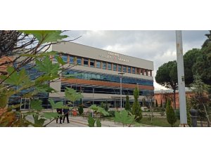 İzmir’de okul müdürünün öldürülmesine ilişkin dava Şubat ayına ertelendi