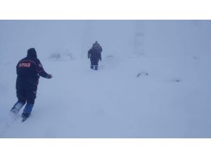 Dağlık alanda kar ve sisten mahsur kalan işçileri AFAD kurtardı