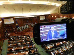 Kosova Meclisinde milletvekilleri yemin etti