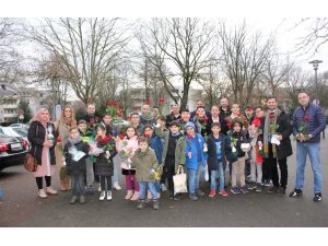 Almanya'daki Türk çocuklarından Noel'de huzurevi ziyareti