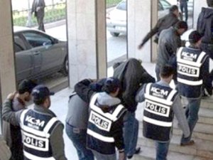7'si görevde öğretmen, 13 şüpheliye FETÖ gözaltısı