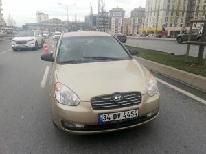 Üst geçidi kullanmayan üniversiteli gence yurt yolunda araba çarptı