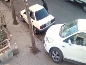 Hırsızlar otomobilden cüzdanı böyle çaldı