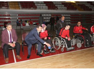 Sivas Valisi Salih Ayhan boccia oynadı