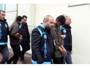 Dolandırıcılara 40 bin TL’yi balkondan attı