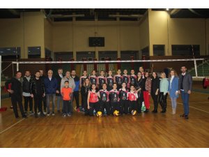 Ünye’de Bayan Voleybol Takımı kuruldu