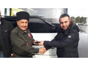 Cüzdanını otobüs şoförü buldu