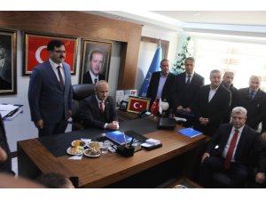 Bakan Turhan: “Bizi içimizden bölmek, ayrıştırmak isteyen güçlerin oyunlarına düşmeyelim”