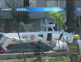 Sokağın ortasına uçak düştü