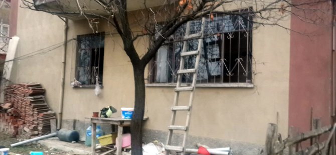 Beypazarı'ndaki ev yangınında dumandan etkilenen 3 kişi hastaneye kaldırıldı