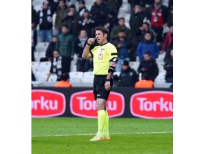 Beşiktaş taraftarından kırmızı kart tepkisi