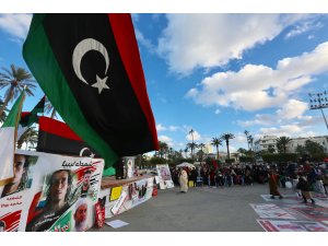 Libya'da yüzlerce kişi Hafter'i protesto etti