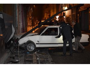 Malatya’da alkollü sürücü işyerine daldı