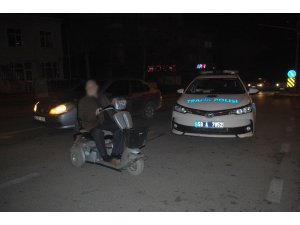 Otomobil akülü bisikletle çarpıştı