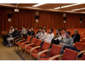 Anadolu Üniversitesi Futbol Takımına yeni kurallar anlatıldı