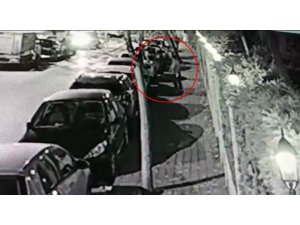 Kadıköy’de camını kırdıkları araçtan böyle hırsızlık yaptılar