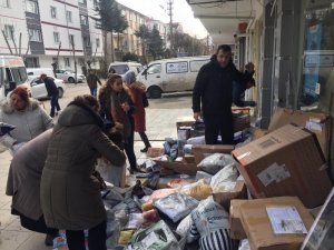 Günlerdir kargolarını alamayan vatandaşlar, kargo şirketine tepki gösterdi