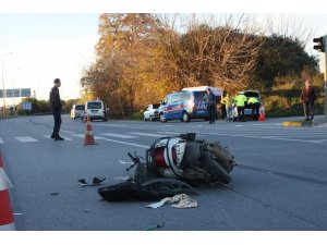 Kasksız motosiklet sürücüsünün kırmızı ışık ihlali ölümle sonuçlandı