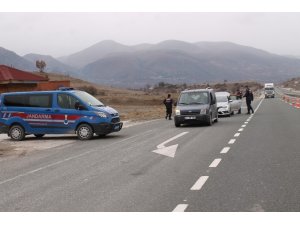 Tosya yolunda jandarma ekipleri kontrollerini sıklaştırdı