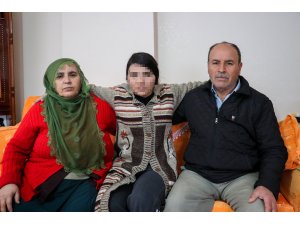 Annesinin oturma eylemi sayesinde sıcak yuvasına kavuştu