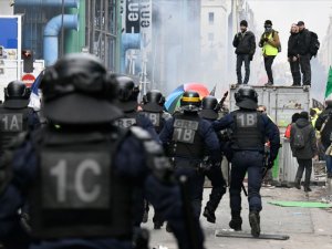 Fransa'da Macron karşıtları yeniden sokaklarda