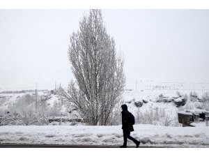 Doğu'da 173 yerleşim birimine ulaşım sağlanamıyor