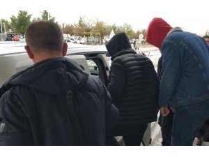 Bıçakla yaralamaya 3 gözaltı
