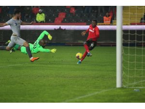 Süper Lig: Gaziantep FK: 1 - Yeni Malatyaspor: 0 (İlk yarı)