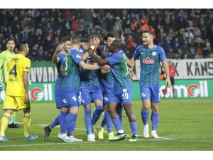 Süper Lig: Çaykur Rizespor: 1 - Fenerbahçe: 1 (İlk yarı)