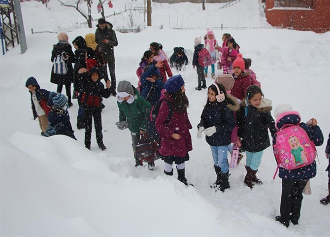 Karaman'da eğitime kar engeli