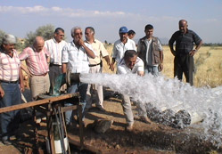 Bayat Muhtarı'na teşekkür