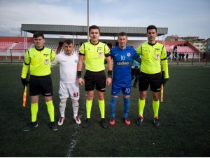 Lider 3 puanı 3 golle aldı