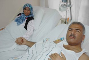 Gözleri olduğu eşine böbreğini de verdi