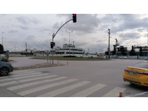 Kamyondan fırlayan tekerlek trafikte onlarca metre böyle gitti