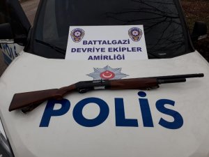Malatya’da ruhsatsız silah denetimi: 8 gözaltı