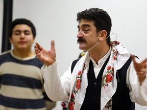 Üniversiteli meddah "Osman Aga" sahnelerde