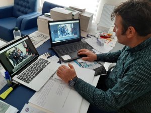 Eğitim-Bir-Sen Ardahan Şube Başkanı Çakmak, AA'nın "Yılın Fotoğrafları"nı oyladı