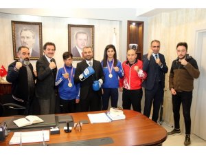 Milli boksörlerden Başkan Say’a teşekkür ziyareti