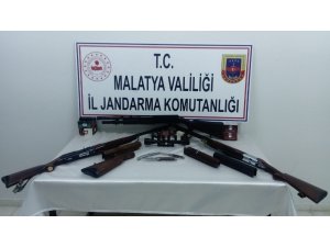 Jandarmadan silah kaçakçılarına eş zamanlı operasyon: 2 gözaltı
