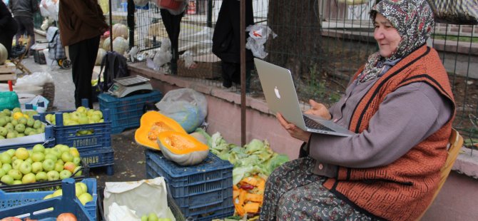 Kadın çalışanlar AA'nın 'Yılın Fotoğrafları' oylamasına katıldı