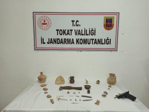 Jandarma operasyonu ofisten tarih çıkardı