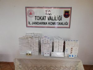 Yabancı plakalı otobüsten 212 paket kaçak sigara çıktı