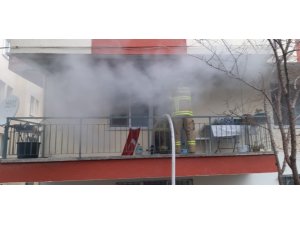Ayvalık’ta bacadan çıkan yangın komşu evi yaktı