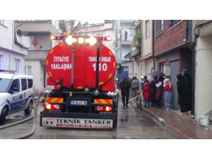 3 katlı apartman alevlere teslim oldu