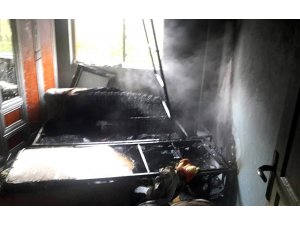 Edremit’te bacadan çıkan kıvılcım evi yaktı