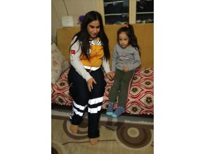Yangından kurtarılan çocuğa kendi çoraplarını giydiren sağlıkçıya takdirname