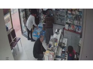 Anne oyaladı, küçük kızı kasayı soydu