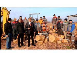 Alaşehir Belediyesinden ihtiyaç sahiplerine odun desteği