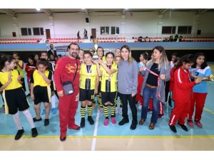 Ada Sokağı Ortaokulu hentbolde Adana birincisi
