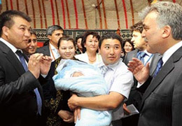 Kulağına ezanla Abdullah dediler